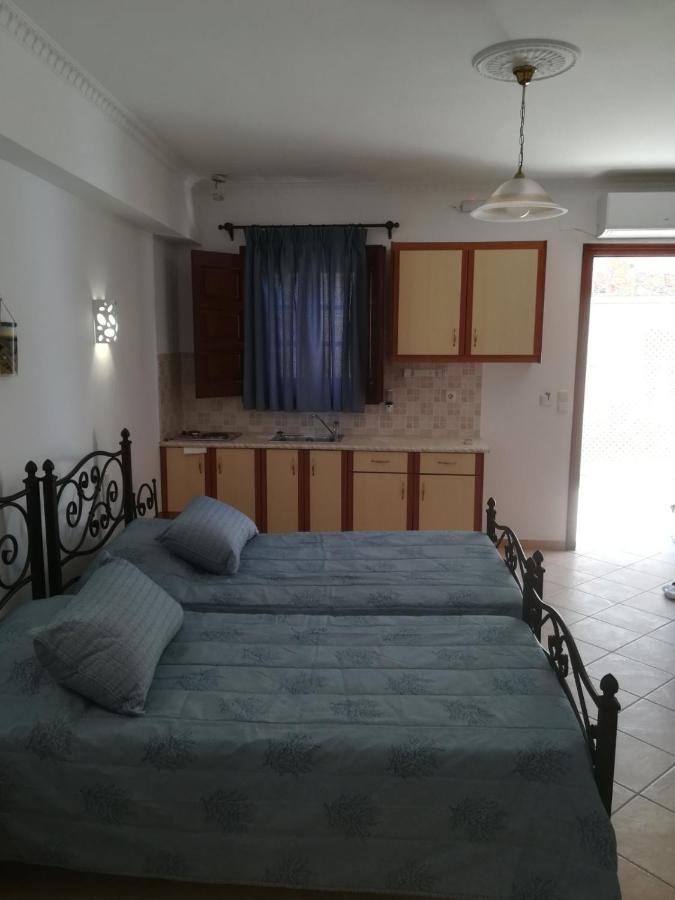 Kamári Leonidas Apartments מראה חיצוני תמונה