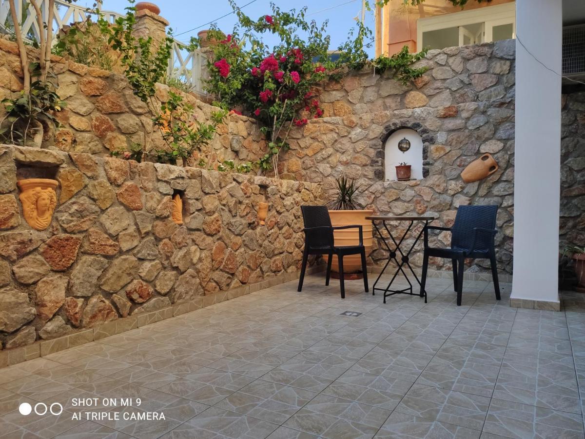 Kamári Leonidas Apartments מראה חיצוני תמונה