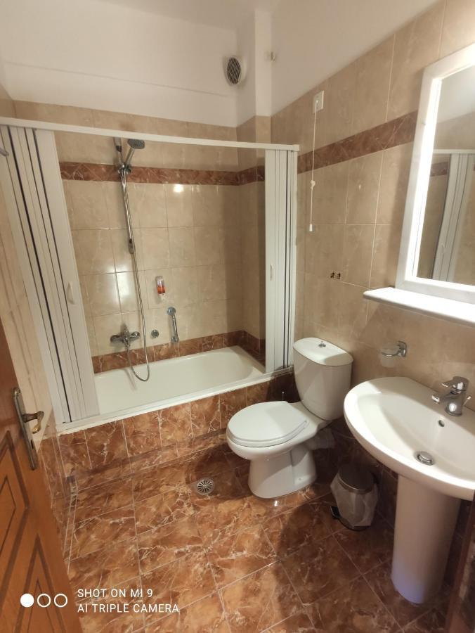 Kamári Leonidas Apartments מראה חיצוני תמונה