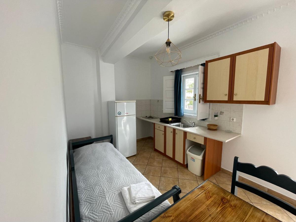 Kamári Leonidas Apartments מראה חיצוני תמונה