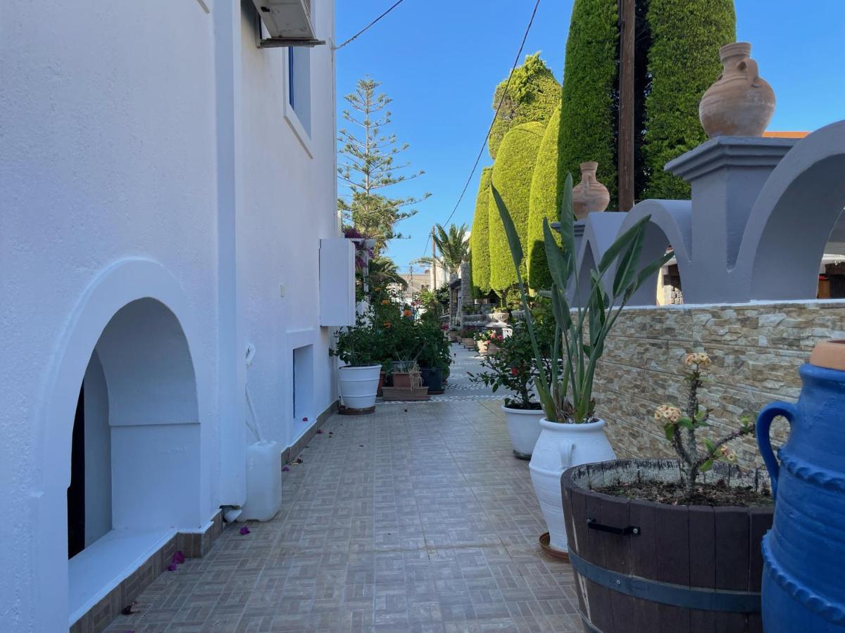 Kamári Leonidas Apartments מראה חיצוני תמונה